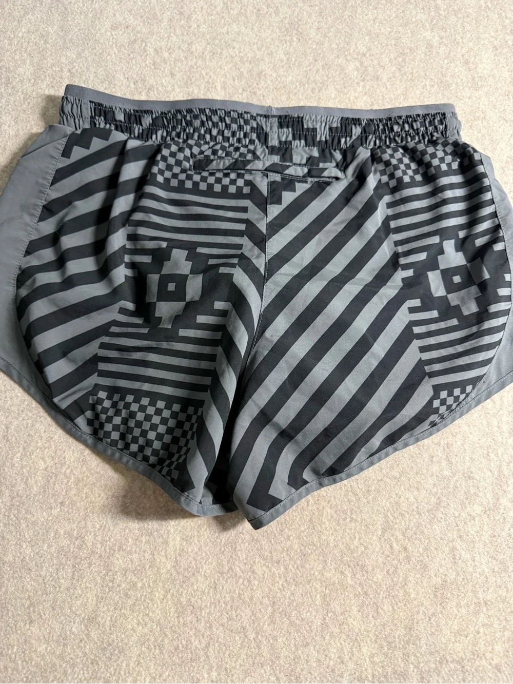 Nike‎ Women's Gray Geometric Print Athletic Shorts
